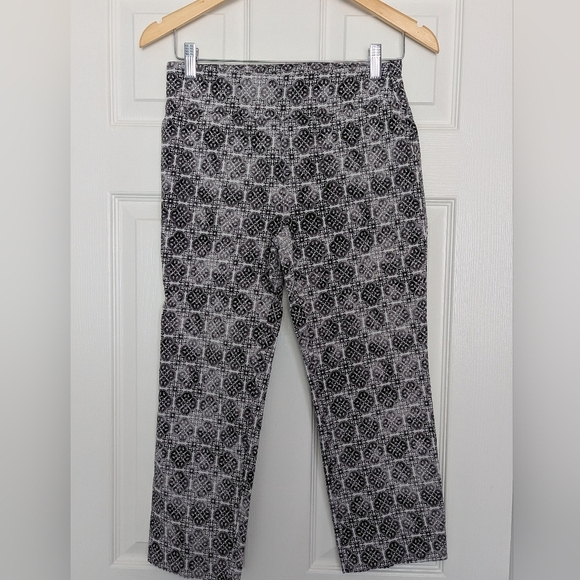 Jules & Leopold Black and White Patterned Capri Pants - Picture 1 of 3